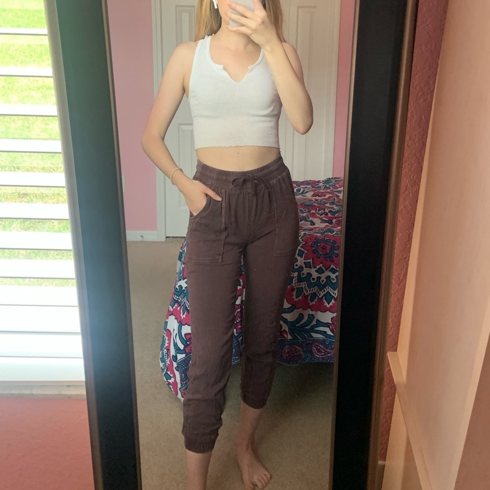 American Eagle Mauve Cropped Joggers